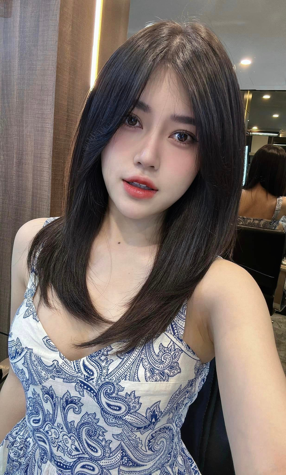 Da trắng môi hồng, nụ cười răng khểnh cực duyên là ấn tượng đầu tiên của tất cả mọi người về nữ streamer Thủy Tiên.