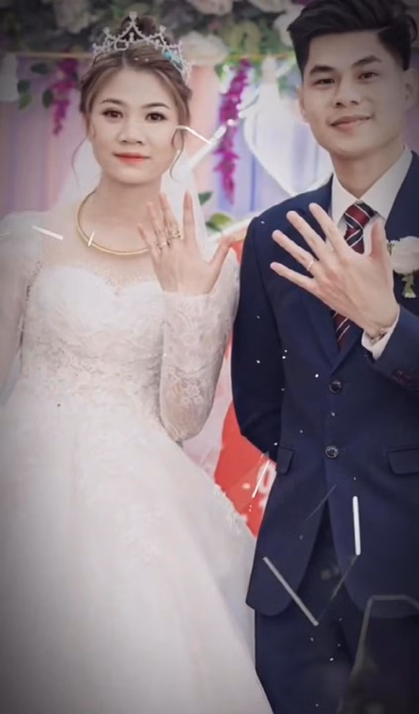 Ở dưới phần bình luận, rất nhiều người đã vào chúc phúc và "xin vía" của cặp đôi.