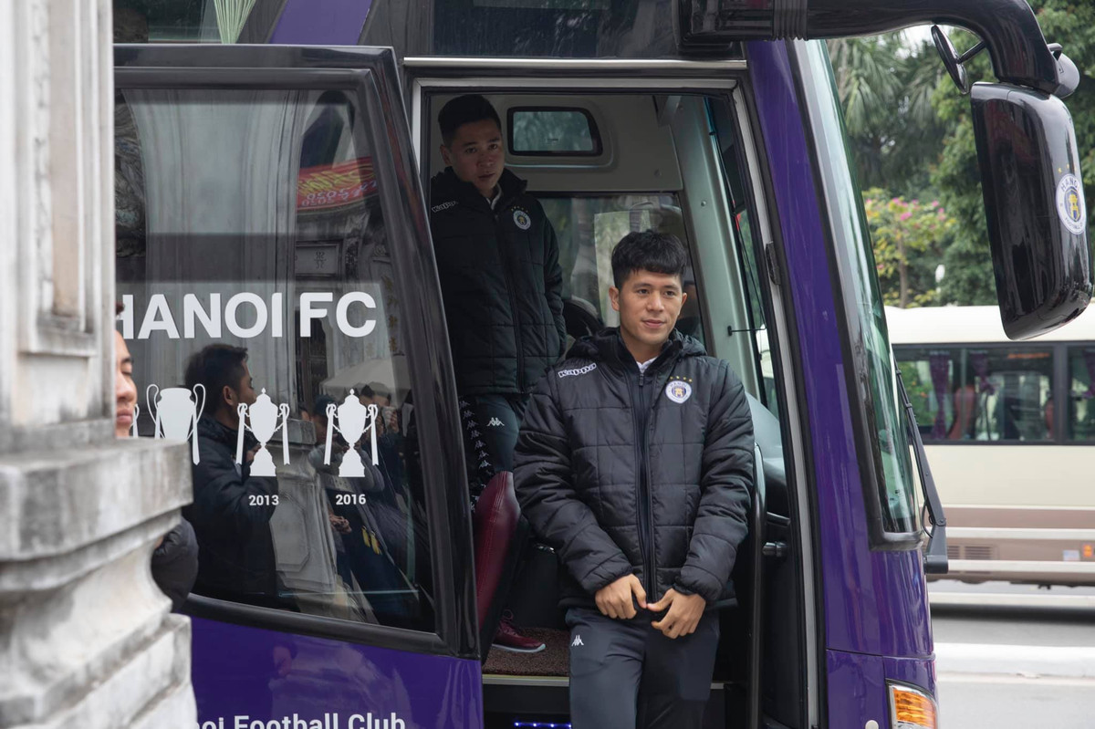 Tại VCK U23 Châu Á 2020 vừa qua, dù các cầu thủ U23 Việt Nam không vào được vòng trong nhưng Đình Trọng vẫn nhận được cơn mưa lời khen từ người hâm mộ bởi màn trình diễn ấn tượng. Trở lại sau 6 tháng chấn thương nhưng dường như cầu thủ sinh năm 1997 không hề mất đi phong độ thi đấu.