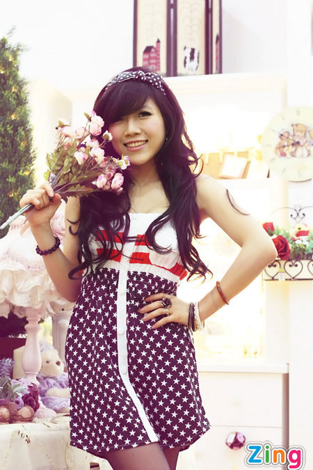  Sau một thời gian dài bền bỉ hoạt động trong làng giải trí, cô dần khẳng định được mình ở con đường ca hát chuyên nghiệp. Có một thời gian, cô còn được khán giả nhắc đến nhiều thông qua chuyện tình cảm với nhạc sĩ Dương Khắc Linh.