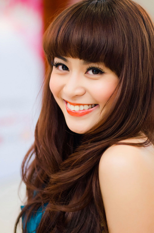  Mới đây, cô tham gia diễn xuất đánh dấu sự trở lại trong bộ phim Thần tượng và được giới chuyên môn đánh giá cao. Sở hữu gương mặt đẹp, thân hình nóng bỏng, Hoàng Thùy Linh ngày càng đẹp sắc sảo, sexy. Hiện tại, cô là nghệ sĩ nữ trẻ được giới truyền thông quan tâm, săn lùng.