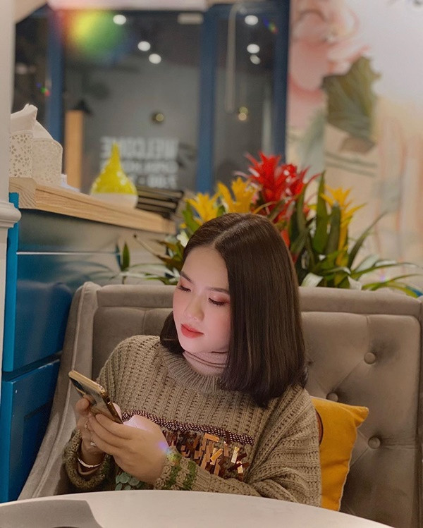 Trong khi hot girl liên tục úp mở về mối quan hệ với nam cầu thủ thì Quang Hải một mực khẳng định bản thân vẫn cô đơn và chưa có ý định yêu đương.