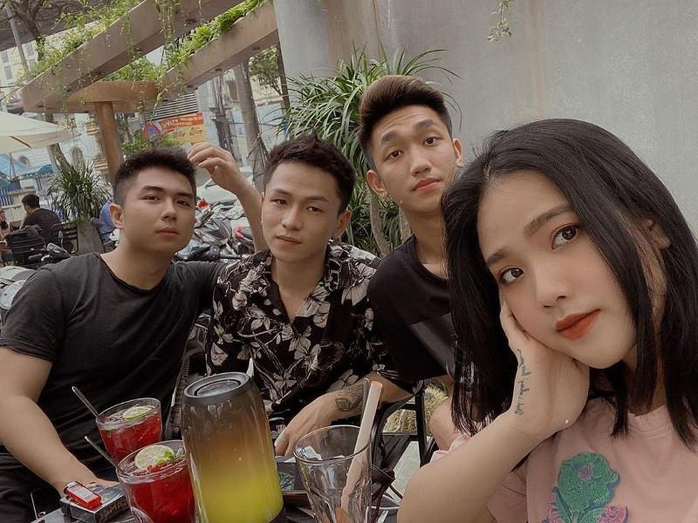 Cả hai chơi khá thân thiết và thường xuyên tương tác trên trang cá nhân khiến người hâm mộ nghi ngờ về việc Trọng Đại và Huyền My đang hẹn hò.