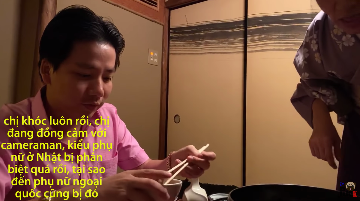 Kem hieu biet, thich the hien Khoa Pug bi to dung chuyen trong clip o Nhat-Hinh-3