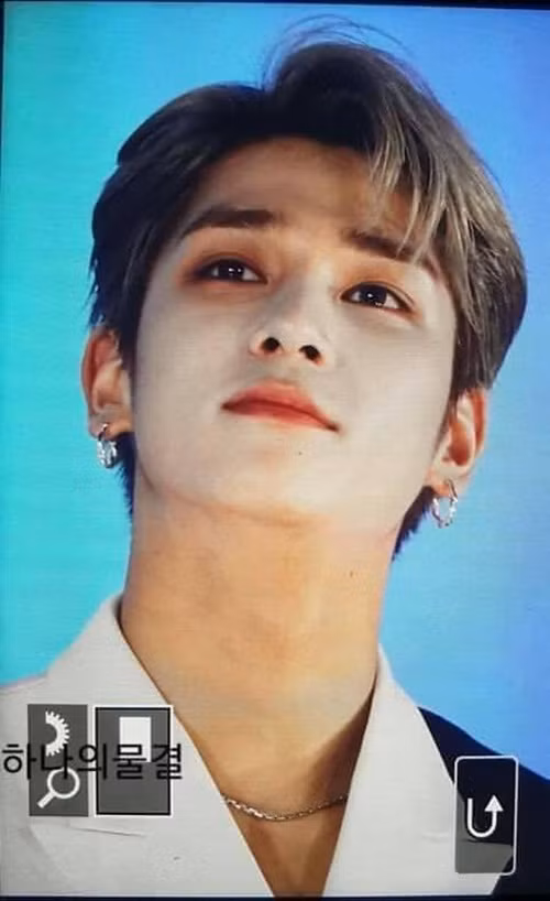 Cựu thành viên X1- Hangyul bị "dìm hàng" bởi lỗi đánh phấn quá trắng.