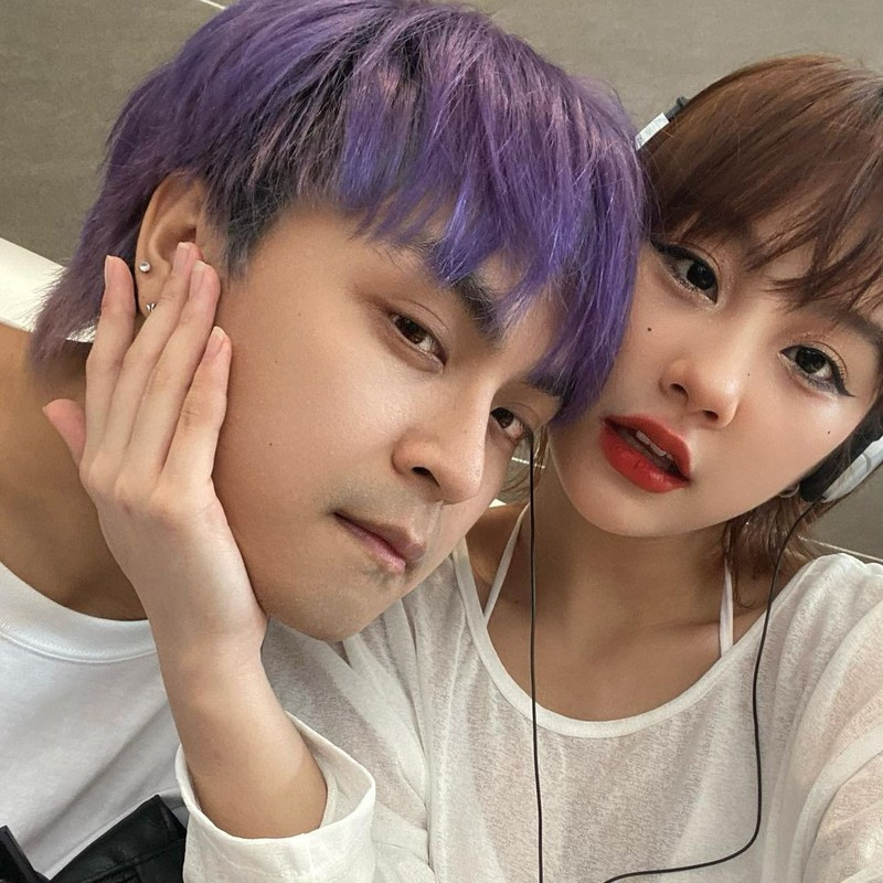 Khoảng 1 năm trước, “hot girl người Tày” công khai bạn trai và chia sẻ việc mình là người chủ động “cưa cẩm”. Cô nàng cũng cho hay, nửa kia của mình là tuýp người hiểu biết, giỏi giang, có thể hỗ trợ cô trong công việc cũng như cuộc sống.