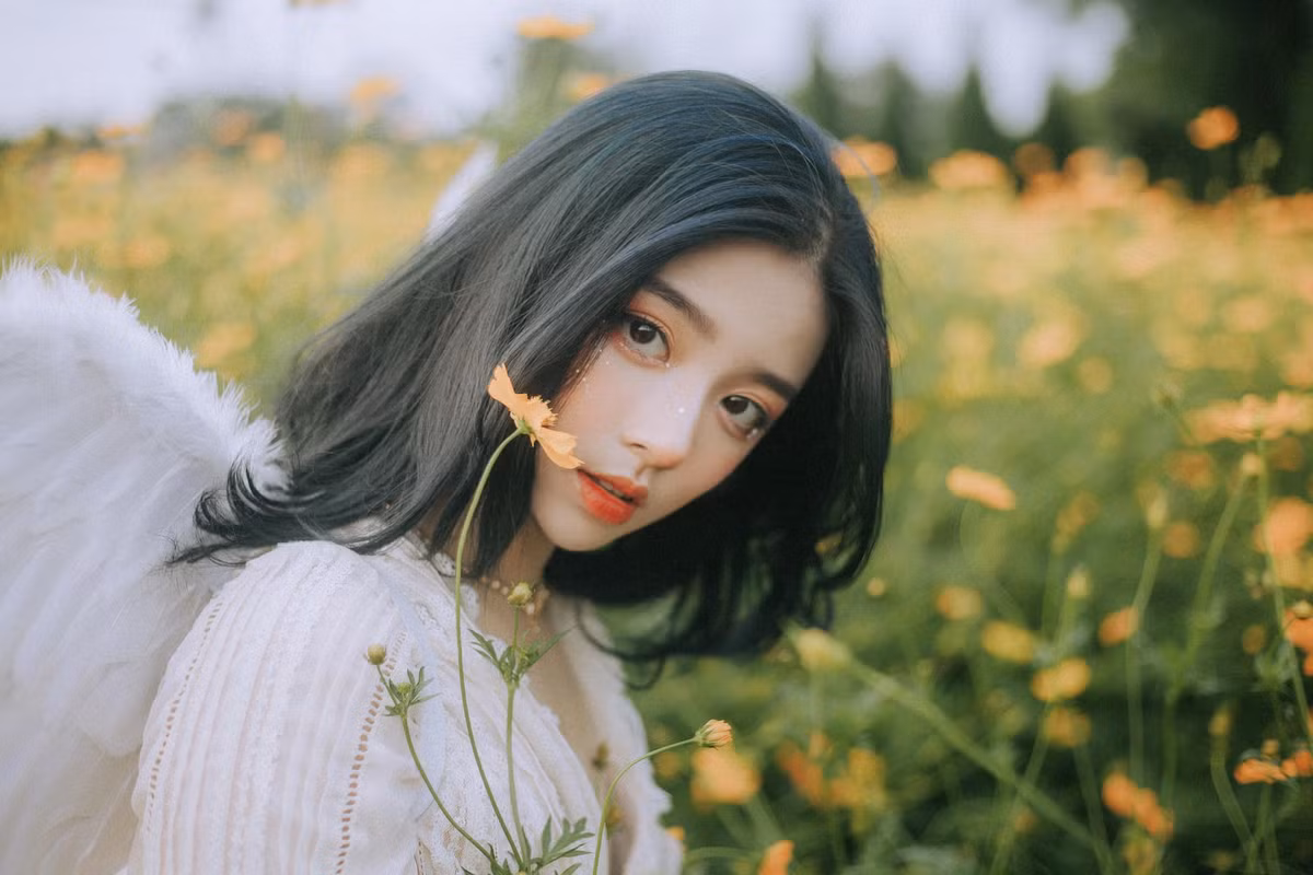 Nhờ độc lập kinh tế, không những Hằng Phan tự lo được cho mình, cô còn đỡ đần được gia đình và thỉnh thoảng mua quà gửi về cho bố mẹ. Mời quý độc giả đón xem thêm video Hái ra tiền nhờ danh xưng hot girl - Nguồn: KÊNH VTC1