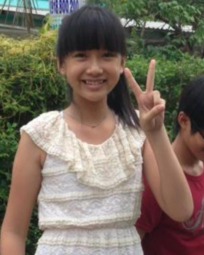 Mỹ nhân sinh năm 2000 khi ấy bị nhận xét là khá gầy gò, sở hữu làn da đen nhẻm, nụ cười đặc biệt "dìm" nhan sắc.