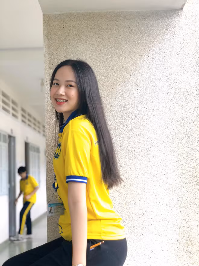 Hành trình "lột xác" của cô đã nhận được rất nhiều sự quan tâm trên MXH. Nhiều người không ngại dành những lời khen có cánh cho nhan sắc của thí sinh Hoa hậu Việt Nam này.