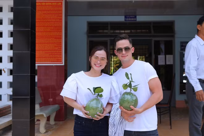 Luân Vũ đã trải qua 2 mối tình với người đồng giới, trong đó mối tình thứ 2 yêu trong vòng 4 năm và đã tổ chức đám cưới.