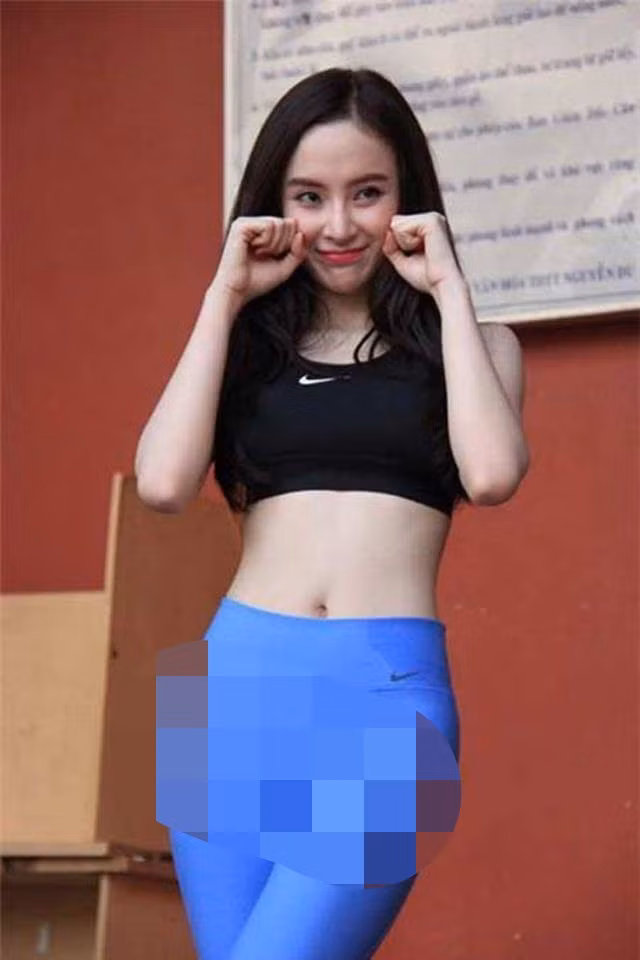 Mỹ nhân này cũng từng diện quần tập quá bó sát trông rất phản cảm.