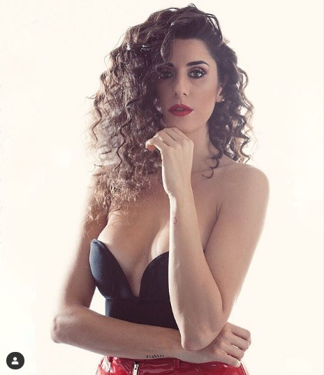 Thậm chí Valentina Vignali đã từng lọt vào chung kết hoa hậu toàn nước Ý năm 2010. Chính vì vậy, người hâm mộ gọi cô là nữ VĐV bóng rổ quyến rũ nhất hành tinh.