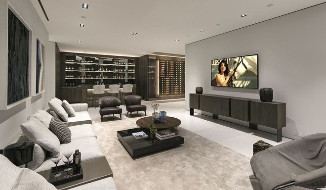 Phòng gia đình được thiết kế kín đáo, ấm áp để tạo cảm giác gần gũi. Những tông màu trung tính được kết hợp tinh tế để tăng thêm vẻ đẹp sang trọng.