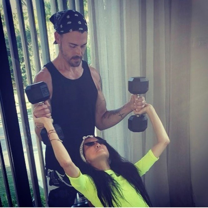 Một trong những bí quyết giữ gìn tuổi xuân của bà Wang là chăm chỉ tập luyện thể dục từ gym đến yoga...