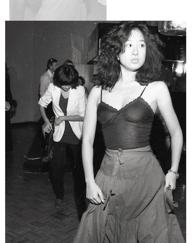 Gần đây, bà Wang chia sẻ ảnh thời trẻ trên trang cá nhân. Có thể thấy, bà là mỹ nhân từ xưa. Thân hình vẫn mảnh mai, nhưng "có da có thịt" hơn hiện tại.