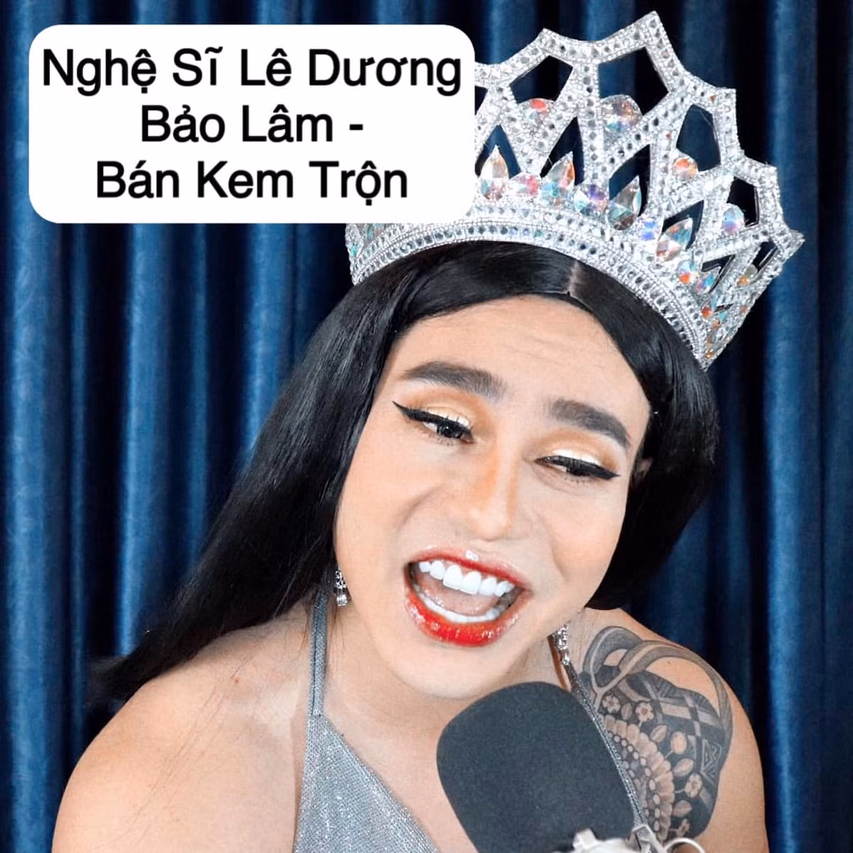 Chẳng cần phải có dịch bệnh Covid-19 thì livestream bán hàng vẫn là nghề của Lê Dương Bảo Lâm rồi.