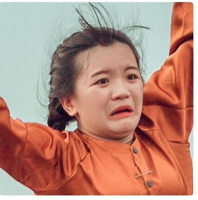 Bài viết sau khi đăng tải đã thu hút hàng nghìn lượt like, bình luận và chia sẻ. Hầu hết mọi người đều thích thú với thần thái cực đáng yêu của bạn nữ.