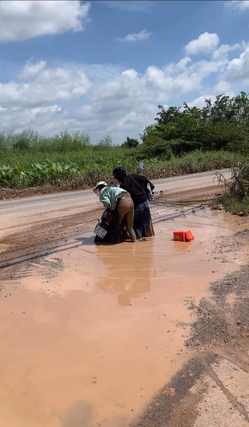 Một trường hợp tương tự, cũng vì quá tin tưởng vào tay lái của cô bạn nên đã xảy ra tình huống "dở khóc dở cười" như này.
