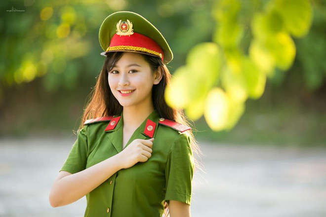 Không chỉ học giỏi, Hoàng Anh còn năng nổ hoạt động ngoại khoá. Cô từng đoạt giải nhì cuộc thi "Tìm hiểu Bộ luật Hình sự 2015 sửa đổi bổ sung 2017"; giải nhất toàn đoàn Hội thi Đoàn viên công đoàn 2017...