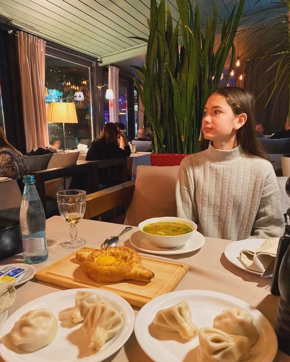 Có anh trai nổi tiếng nên cuộc sống thường nhật của Thanh Giang rất được quan tâm. Hiện, trang Instagram cá nhân của cô bé sở hữu gần 19 nghìn lượt theo dõi.