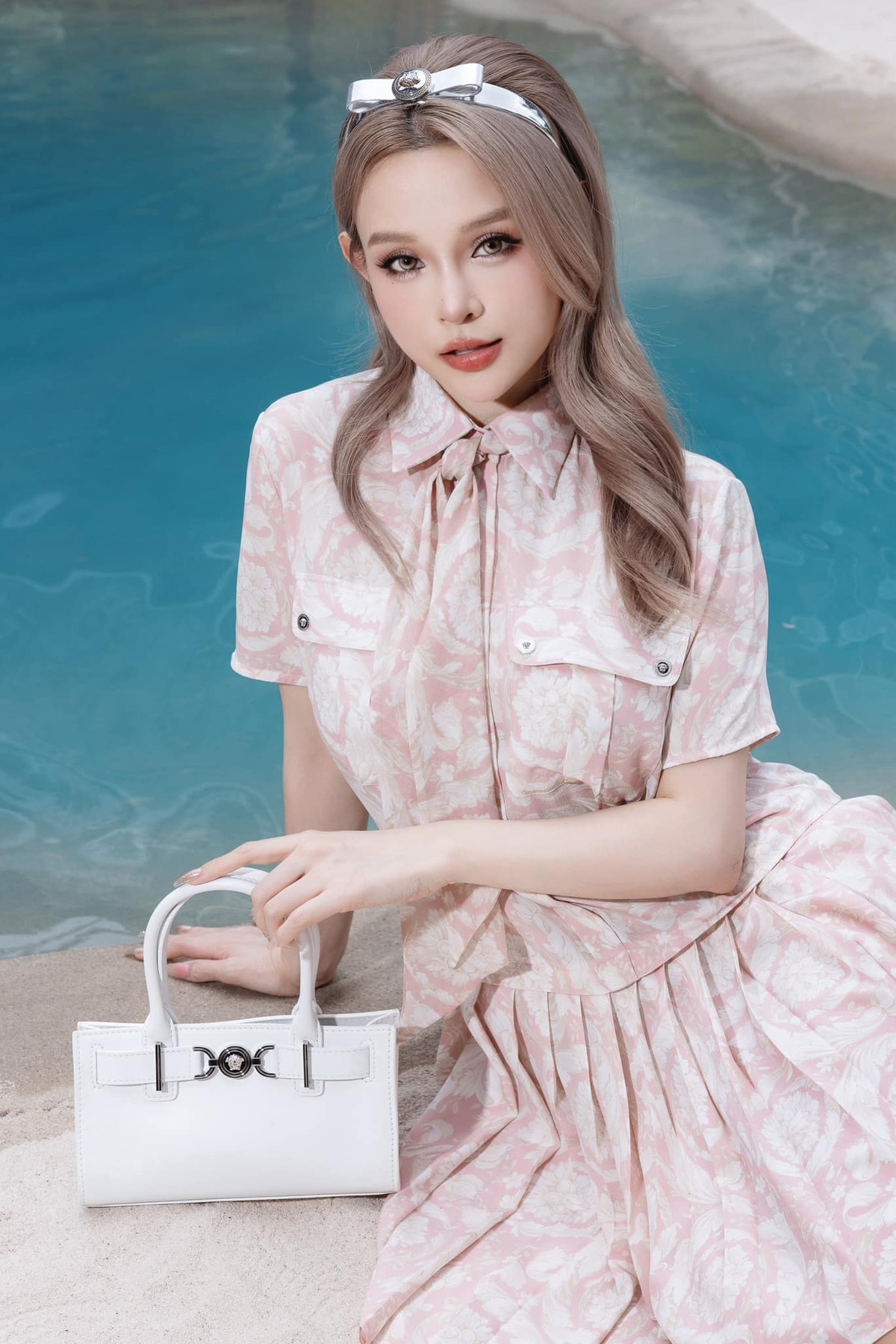 Huyền Baby là một trong những hot girl đời đầu của showbiz Việt. Sau một thời gian hoạt động, năm 2013, Huyền Baby lên xe hoa với đại gia Quang Huy - chủ một hệ thống khách sạn nổi tiếng ở Hà Nội và TP.HCM.