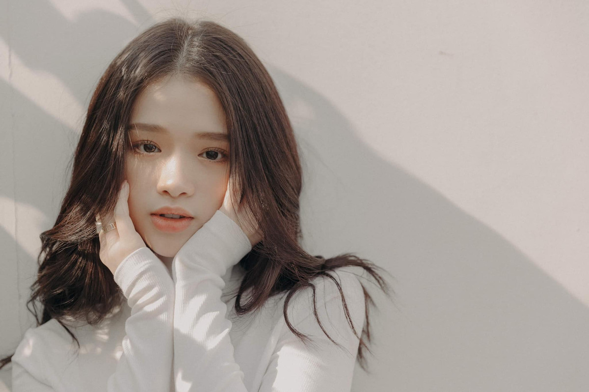 Có vẻ như chuyện học hành, thi cử đối với Linh Ka chẳng mấy quan trọng khi cô nàng rõng rạc tuyên bố: "Bây giờ có thể mua được điểm cấp 3 và điểm đại học mà".