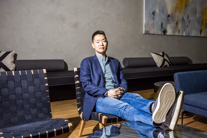 Chung Kyung-sun là một trong những cái tên nổi bật của thế hệ thừa kế thứ 3 tập đoàn Hyundai. Anh thành lập công ty riêng tên Root Impact vào năm 2015 và điều hành nhiều mô hình kinh doanh, tổ chức phi lợi nhuận.