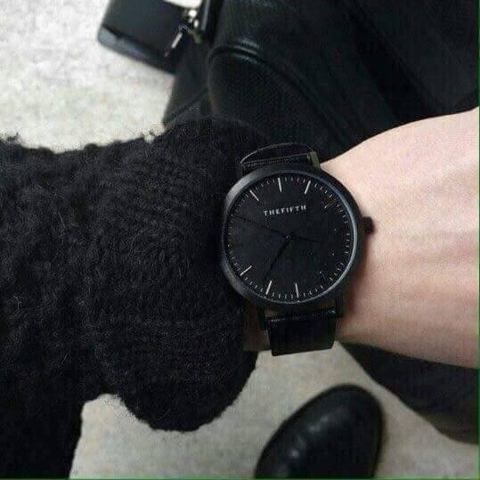 Nhiều người cho rằng, kết hợp màu đen giúp những món đồ trở nên nổi bật hơn.