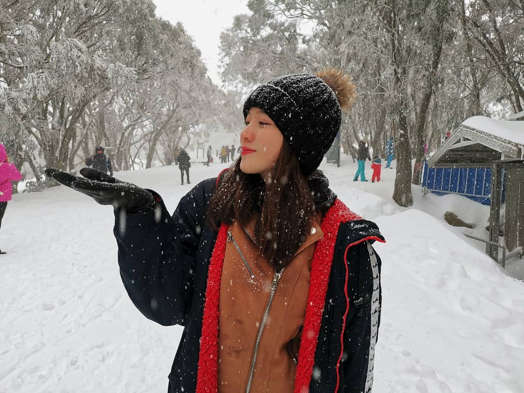 Hot girl bơi lội của Malaysia ưa thích các môn thể thao mạo hiểm. Trên trang cá nhân, cô nàng thường xuyên chia sẻ hình ảnh tham gia các trò chơi đòi hỏi sức khoẻ và tính kiên trì cùng bạn bè.