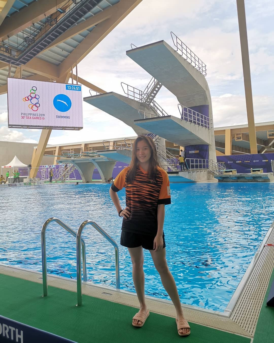 Jasmine Lai Pui Yee với số điểm 241.95 điểm, xếp sau người đồng hương VĐV NG Yan Yee với số điểm 298.90 thế nhưng lại nhận được nhiều sự chú ý của truyền thông nhờ vẻ ngoài xinh đẹp, toả sáng tại SEA Games năm nay.