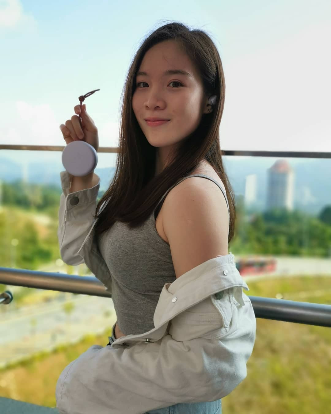 Bên cạnh sự nghiệp thể thao chuyên nghiệp, Jasmine Lai Pui Yee còn làm mẫu ảnh cho một số thương thiệu thời trang và đồ điện tử.