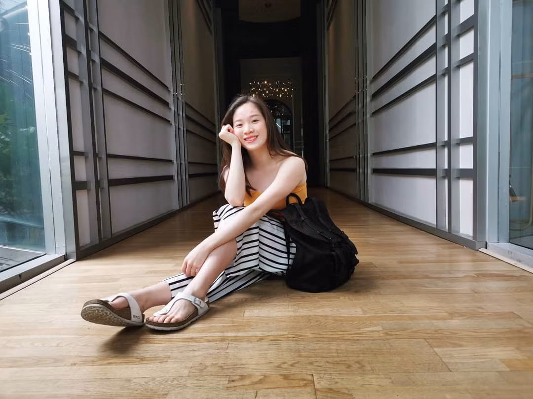 "Bông hoa Jasmine của Malaysia" là biệt danh cô nàng được khán giả đặt cho. Nhiều người cho rằng cô nàng sở hữu ngoại hình nhẹ nhàng, trong sáng, thanh thoát y như cái tên của mình.