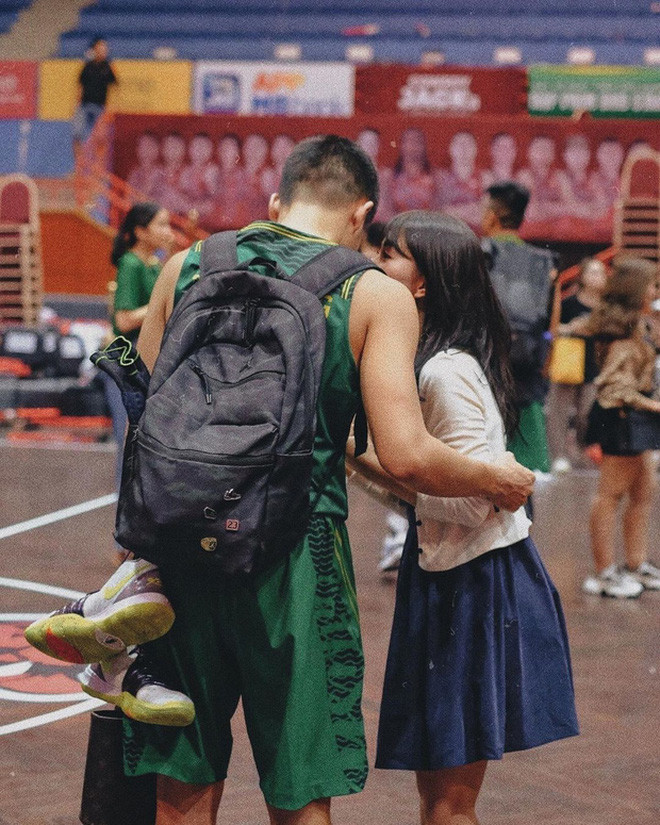 Ngày 13/4, Mẫn Tiên bất ngờ công khai tình cảm với bạn trai mới trên trang cá nhân. "Never been good at trusting but there's something 'bout him I'm in love with" (Dịch: Chưa bao giờ dành trọn niềm tin nhưng anh có điều gì đó khiến tôi chìm đắm vào tình yêu) - Hot girl viết.