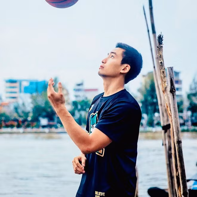 Trên trang Facebook cá nhân, Hưng Thịnh chưa từng chia sẻ hình ảnh của bạn gái Mẫn Tiên và cũng không thường xuyên đăng tải ảnh cá nhân.