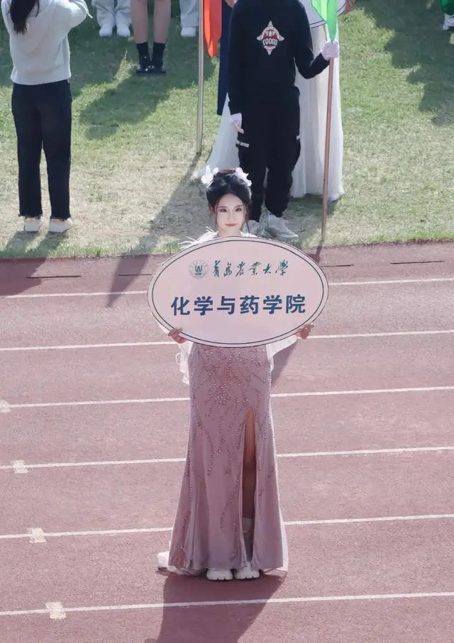 Các cô gái đến từ nhiều phân viện, khoa ngành khác nhau như: Học viện thú y, Học viện Dược – Hóa học, Học viện Nghệ thuật Làm vườn, Học viện Kinh tế và Quản lý (Hợp tác xã), Học viện Khoa học Xã hội và Nhân văn, Học viện Nghệ thuật…