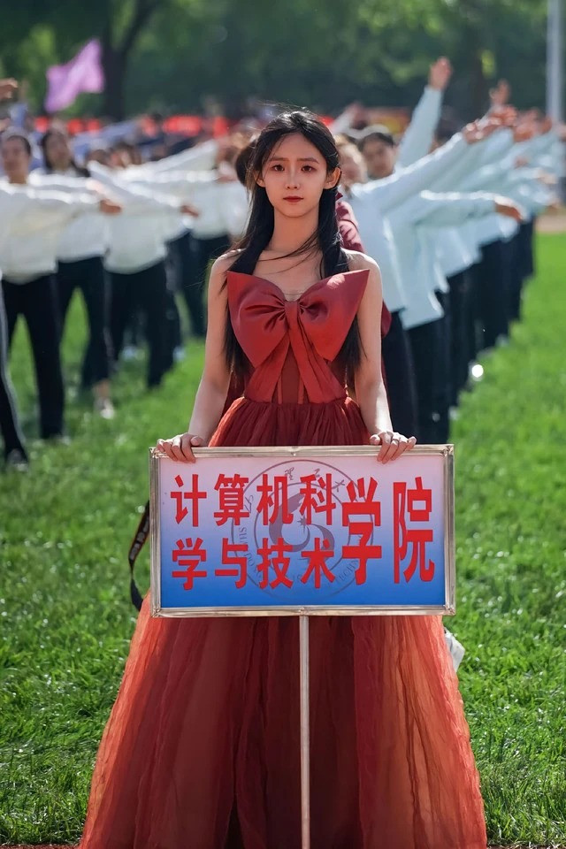 Ngoài nữ sinh kể trên, trong hội thao của Đại học Sơn Đông cũng xuất hiện nhiều nữ sinh với vẻ ngoài dễ thương khác.