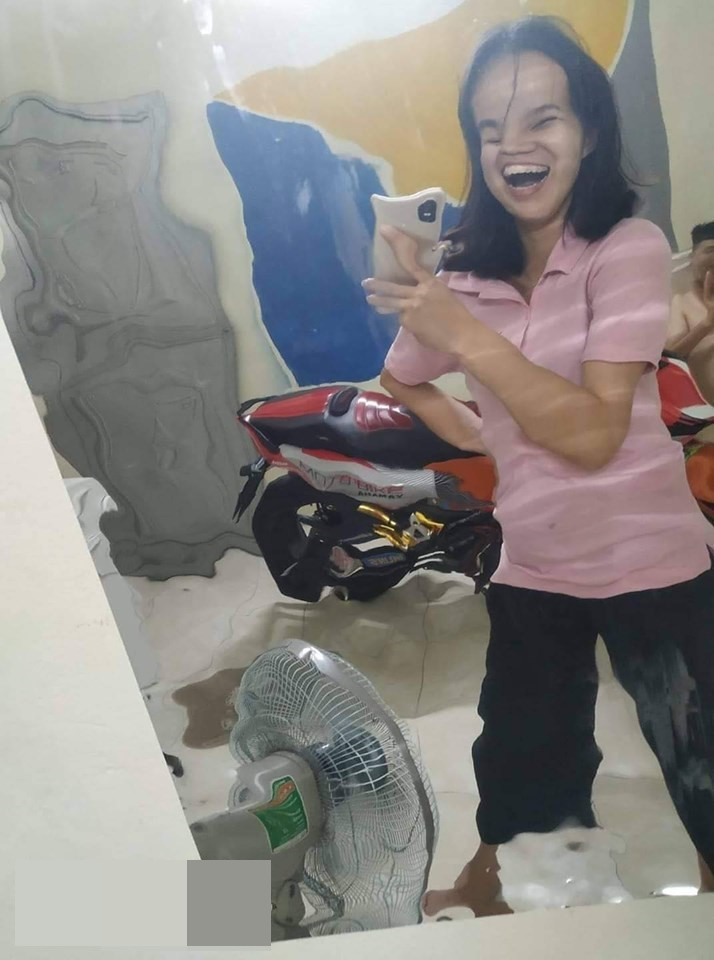 Theo bình luận của 1 số dân mạng, sản phẩm gương dẻo nội địa của Trung Quốc khá tốt, tuy nhiên những chiếc gương tràn về Việt Nam đều có mặt tráng gương kém chất lượng.