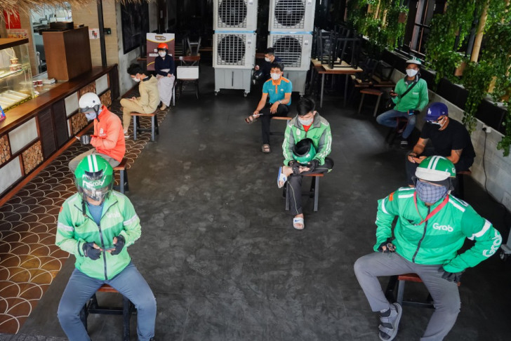 Nhiều quán ăn, uống tại Hà Nội và TP HCM đã thực hiện nghiêm chỉnh nguyên tắc an toàn giữa mùa COVID-19 từ lâu.