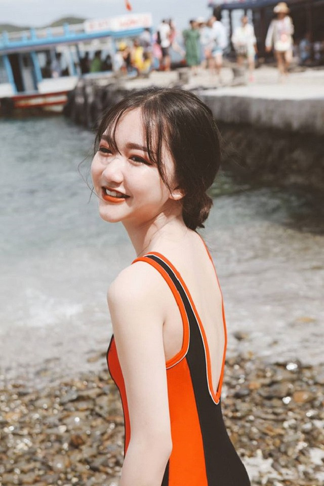 Thoại Nghi cũng được bố mẹ rèn cho luyện tập thể thao từ năm 8 tuổi. Cùng với đó là uống sữa tách béo hàng ngày để tăng chiều cao. Ở tuổi 15, cô bạn đã cao 1m60 và có thể sẽ còn phát triển hơn nữa.