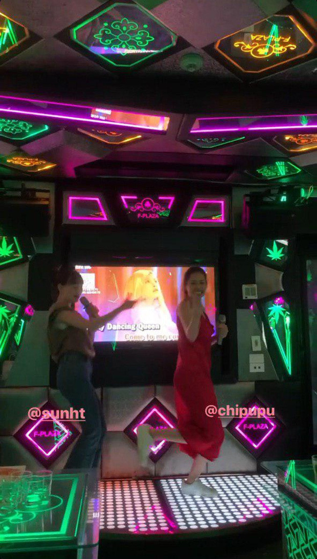 Thế nhưng, nếu để ý kỹ ai cũng sẽ nhận thấy dù Sun Ht có tự tin nhảy nhót nhưng cô vẫn đang mặc áo định hình, thường được sử dụng sau khi nâng ngực.