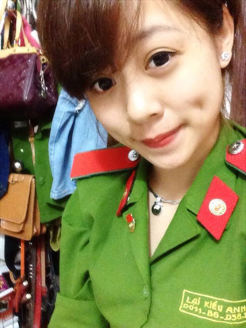 Kiều Anh sinh năm 1994, hiện là sinh viên HV Cảnh sát nhân dân Hà Nội. Cô gái xinh xắn này còn là chi hội trưởng khoá D38.