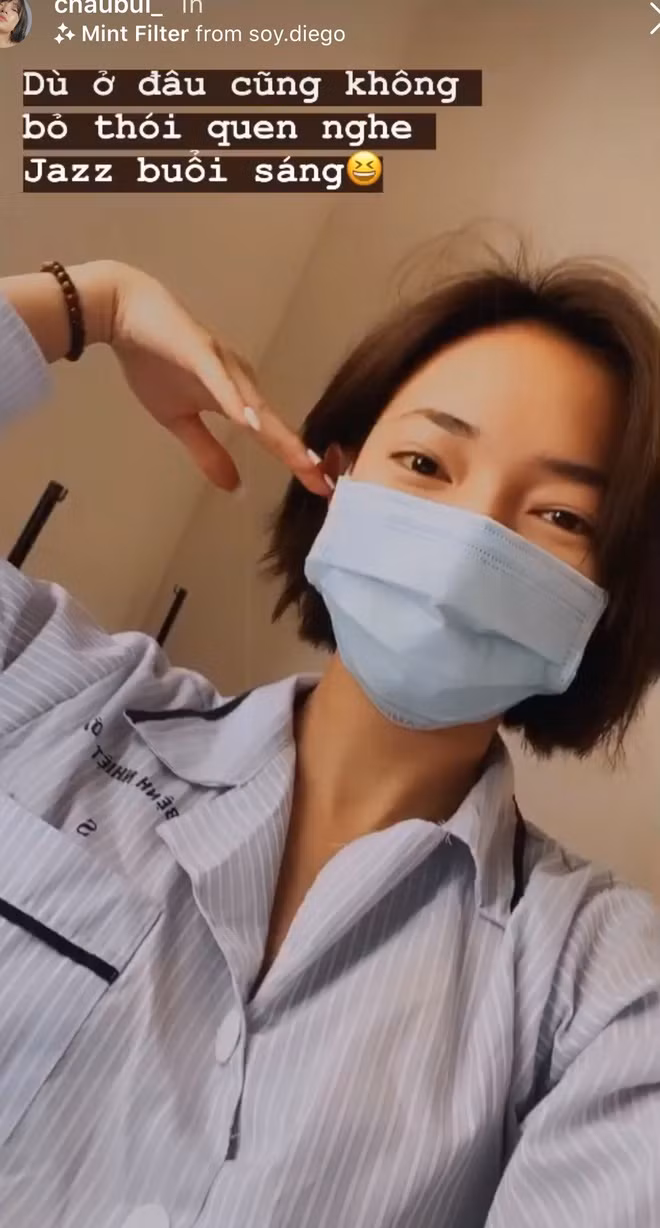 Từ khi vào khu cách ly Covid-19, Châu Bùi rất chăm chỉ cập nhật tình hình bản thân cũng như khoe ở trong viện sướng như đi nghỉ dưỡng. Hàng ngày cô duy trì thói quen tập thể dục, nghe nhạc mỗi sáng và thưởng thức 3 bữa ăn "ngon lắm", "đủ chất hơn cả ở nhà".