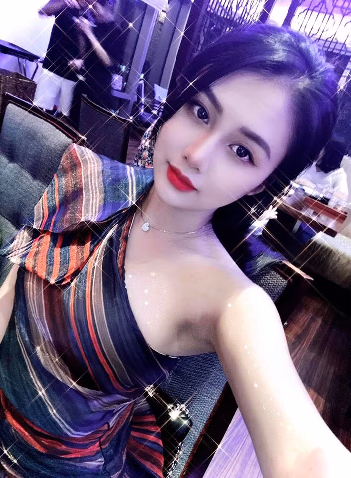 Ngay lập tức mọi thông tin liên quan đến cô nàng được hội “500 anh em” truy lùng ráo riết trên mạng xã hội.