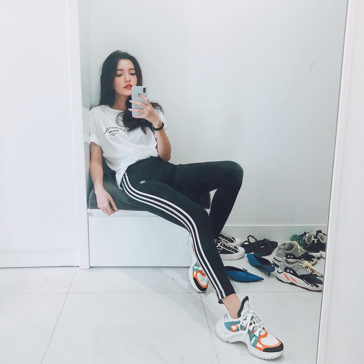 Bích Phương (sinh năm 1989) là ca sĩ nổi tiếng của Việt Nam. Cô nàng được biết đến sau khi tham gia Vietnam Idol 2010. Với tính cách hài hước, nữ ca sĩ được người hâm mộ đặt cho cái tên "thánh lầy showbiz".