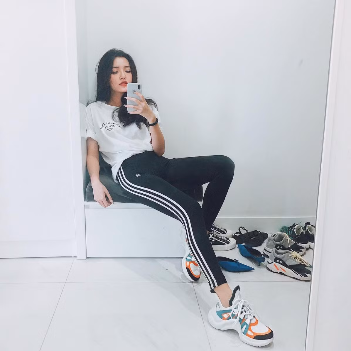 Bích Phương (sinh năm 1989) là ca sĩ nổi tiếng của Việt Nam. Cô nàng được biết đến sau khi tham gia Vietnam Idol 2010. Với tính cách hài hước, nữ ca sĩ được người hâm mộ đặt cho cái tên "thánh lầy showbiz".