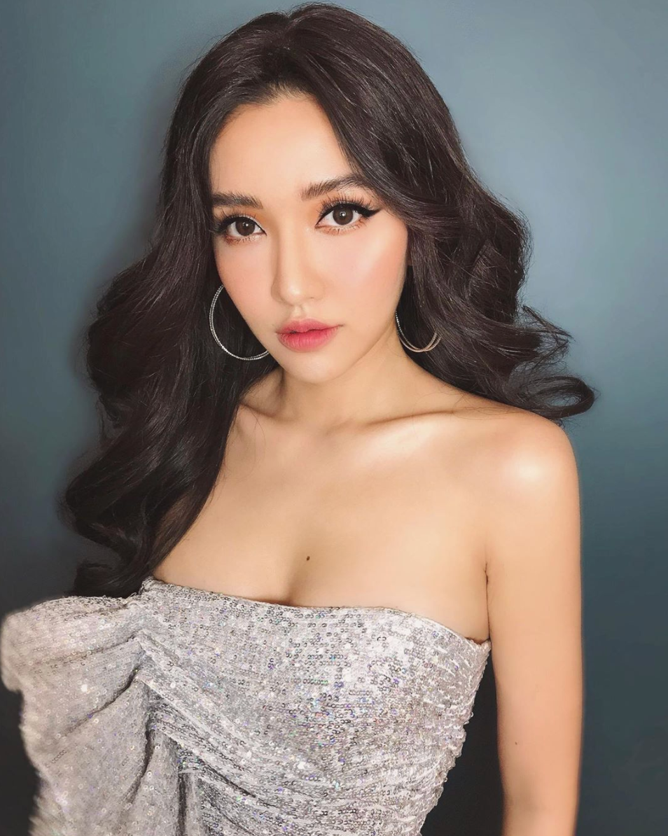 Do ảnh hưởng của dịch COVID-19, toàn xã hội phải cách ly 15 ngày, tránh bệnh dịch lây lan. Chính vì vậy, các hoạt động giải trí buộc phải tạm dừng chưa biết đến bao giờ mới có thể tiếp tục. Nghỉ dịch quá rảnh rỗi, Bích Phương có loạt hành động xứng danh "thánh lầy".