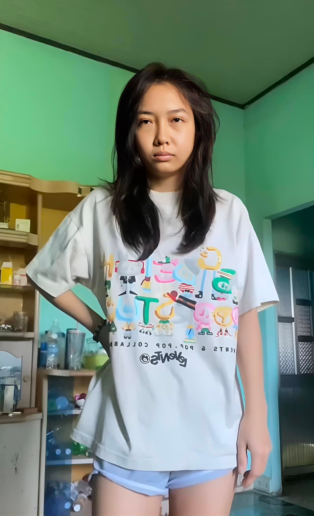 "Cô gái xứng đáng là thiên thần vì dám khoe mặt mộc lúc ngủ dậy, ko phải b nữ nào cũng làm dc nha". Một netizen để lại bình luận.