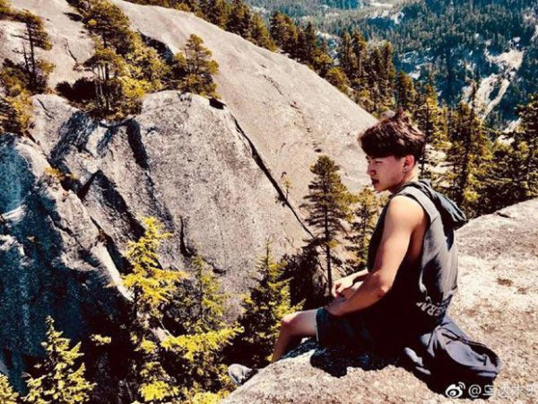 Uudam đã đạt được Nụ cười thiên sứ (Angel Smile) tại China’s Got Talent 2011, đây cũng là bước đệm để cậu bé đặt chân vào showbiz. Sau đó gương mặt của cậu bé điển trai này ngay lập tức thu hút được sự chú ý của rất nhiều đạo diễn. Uudam đã tham gia vào phim The Man with Blue Dots (2011) và Night Blooming (2013). Thế nhưng có lẽ phim ảnh vốn không phải sở trường của cậu, cuộc sống sau đó Uudam chỉ tập trung cho việc ca hát của mình.