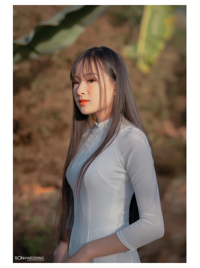 Cấp 3 là quãng thời gian đẹp, đáng trân trọng nhất trong cuộc đời của mỗi học sinh, vì vậy, hot girl Đắk Nông không muốn trôi qua một cách lãng phí.