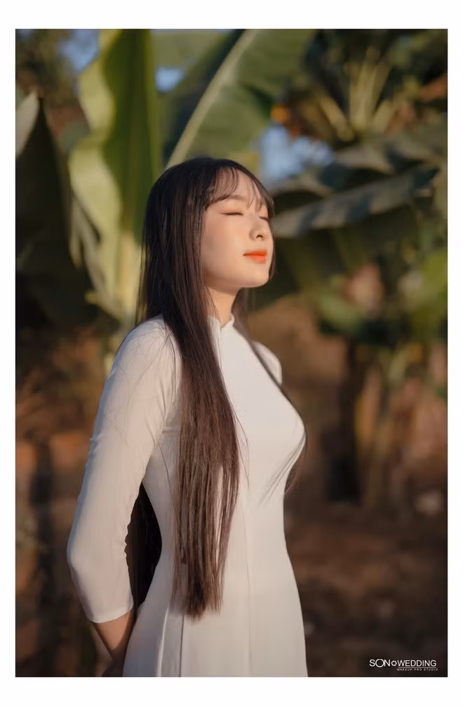 Rất nhanh sau đó, thông tin cá nhân của nữ sinh này đã được dân mạng tìm ra. Cô nàng là Nguyễn Vũ Ngọc Diệp, hiện đang theo học trường THPT Trần Hưng Đạo, Đắk Nông.